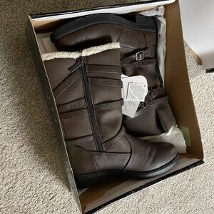 Totes women’s boots- New with tags.